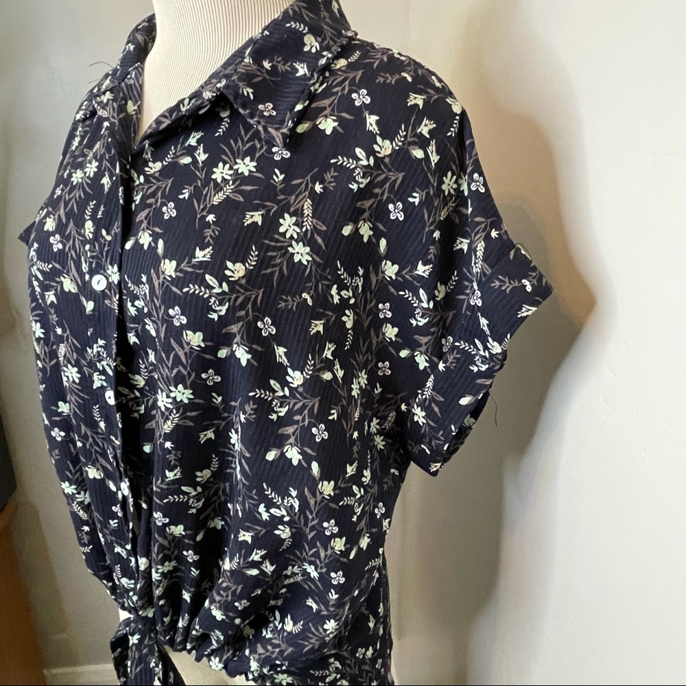 Hayden button down top - Picture 2 of 4